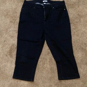 Classic Women's Capri Jeans